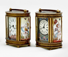 249.  Reloj de mesa s.XIX francés de base ovalada,con placas de porcelana de ángeles y latón dorado. 
