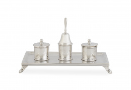 1081.  Escribanía de plata en su color.Córdoba, Santa Cruz, S. XVIII.