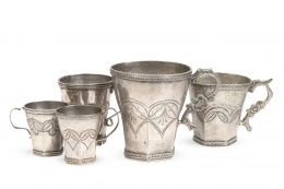 1071.  Juego de cinco tazas de diferente tamaño de plata.Perú, S. XIX. 