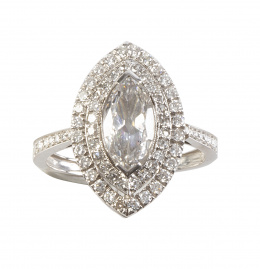 249.  Sortija con brillante talla marquise central de 0,94 ct aprox, con dos orlas de brillantes en marco ojival