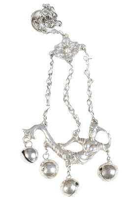 502.  Sonajero cascabelero de plata con forma de sirena para la brazadera.Castilla, S. XVIII.