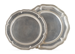 1246.  Lote de dos fuentes circulares de plata de diferentes tamaños. Con marcas.Una con marcas de la joyería Montejo, S. XX.