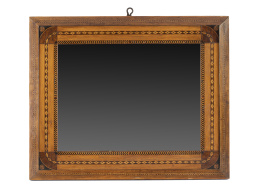 1084.  Espejo de madera con marquetería de diferentes maderas.España, ff. del S. XVIII - pp. del S. XIX.