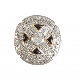272.  Gran sortija circular, con brillante central de 0,75 ct aprox, sobre aspa de brillantes combinados con cuatro ónix tallados en gota de sebo