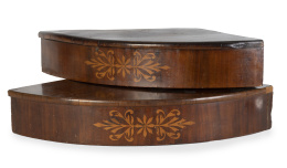 1198.  Pareja de ménsulas reina gobernadora de madera de caoba y marquetería de flores.España, segundo cuarto del S. XIX.