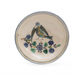 1266.  Plato de cerámica esmaltada con un pajarito y ramillete de flores.Puente del Arzobispo, S. XIX.