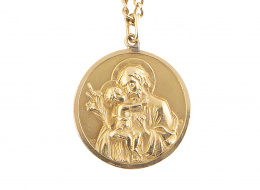 184.  Medalla colgante de San José y Niño Jesús, con cadena