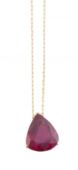250.  Collar con rubí talla pera facetada de 7,8 ct con montura de garrras y cadena fina