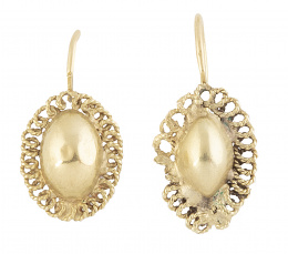 61.  Pendientes S. XIX con forma de almendra con orla de filigrana