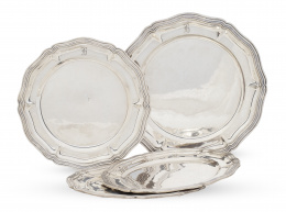 572.  Lote de cuatro platos de plata sterling, de contorno ingletado.Méjico, S. XX.