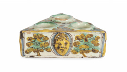 1387.  Especiero de cerámica esmaltada de la serie polícroma.Talavera-Puente del Arzobispo, S. XVIII.