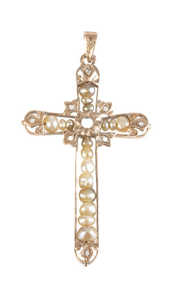 51.  Cruz colgante S. XIX con perlas finas de aljófar y decoración calada