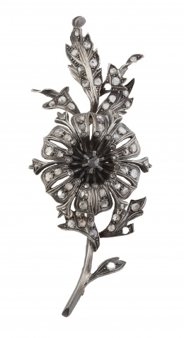 18.  Broche tremblant S. XIX de diseño floral con diamantes 