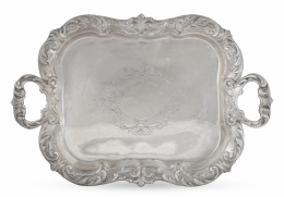 570.  Bandeja de plata con asas. Con marcas.Carreras, López, Rovira, Barcelona, primera mitad del S. XX.