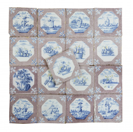551.  Lote de 17 azulejos de cerámica, esmaltados en azul cobalto, manganeso, (simulando jaspe) y algunos con pequeñas pinceladas en amarillo.Holanda, S. XVIII.
