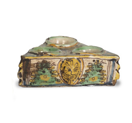 1389.  Especiero de cerámica esmaltada de la serie polícroma.Talavera, S. XVIII.