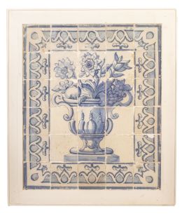 1155.  Panel de treinta azulejos de cerámica esmaltada en azul y blanco con copa con flores.Portugal, S. XVIII.