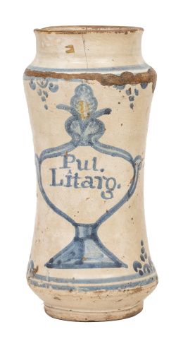 1142.  Albarelo de cerámica esmaltada en azul cobalto y blanco con cartela.España, S. XVIII.