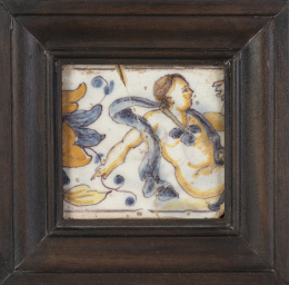 546.  Azulejo de cerámica esmaltada con putti entre flores.Triana, S. XVIII.