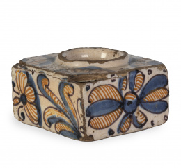 505.  Especiero de cerámica esmaltada de la serie tricolor.Talavera, S. XVII.