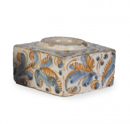 506.  Especiero de cerámica esmaltada de la serie tricolor.Talavera, S. XVII.