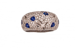 398.  Sortija de pavé de brillantes adornada con hojas de zafiros y dibujo calado