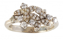 290.  Sortija con hojitas de brillantes en el frente