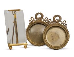 717.  Lote de tres marcos, dos de ellos de estilo Luis XVI de bronce dorado y otro de cristal y metal dorado sobre patitas de bola.Principios de S. XX.