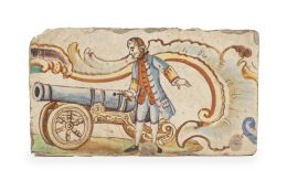 639.  Azulejo de cerámica esmaltada con militar con cañón.Valencia, primra mitad del S. XVIII.