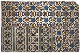 982.  Lote de doce azulejos de arista de cerámica esmaltada, decorados con lacerías y estrellas.Sevilla, S. XIX.