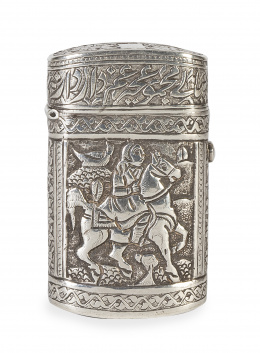 1460.  Cerillero de plata con personaje a caballo e inscripción.Persia, S. XX.