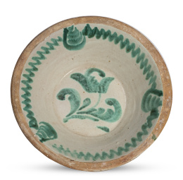 1071.  Lebrillo de cerámica esmaltada en verde y blanco.Fajalauza, pp. del S. XX.