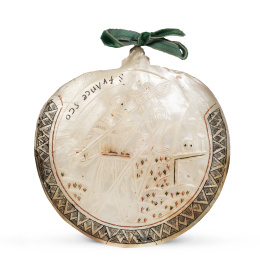 526.  San Francisco.Concha de nácar parcialmente policromada.Recuerdo de Tierra Santa, S. XIX.