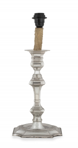 1368.  Candelero de plata, transformado en lámpara. Con marcas.Durán, S. XX.
