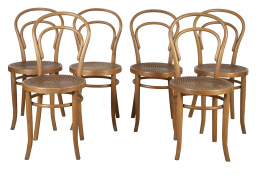 1425.  Juego de seis sillas de madera con asiento de enea de tipo Thonet.pp. del S. XX.
