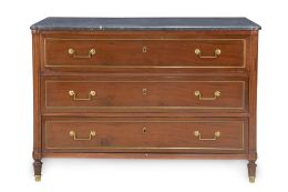 677.  Cómoda escritorio Luis XVI de madera de caoba con tapa de mármol gris.Francia, finales del S. XVIII.