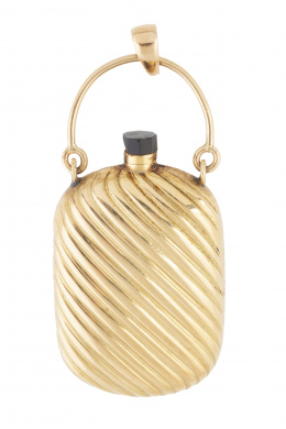 449.  Botellita esenciero años 40 en oro con decoración gallonada oblícua y tapón de ónix factedo 