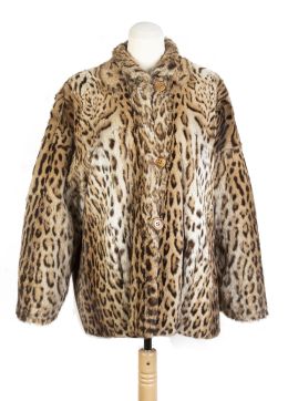 469.  Chaquetón de piel de gato onza con cuello chimenea 