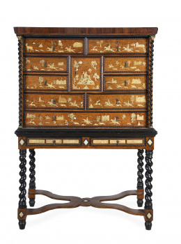 1170.  Cabinet chapeado de madera de raíz, madera de ébano e incrustaciones de hueso con decoración cinegética.Trabajo holandés, S. XVII.