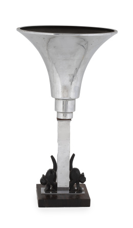 582.  Lámpara Art-Decó de pie de metal en forma cónica, con dos g
