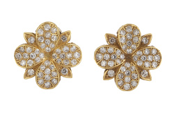 347.  Pendientes de flores con cuatro pétalos cuajados de brillantes