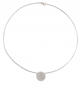 238.  Collar con disco cuajado de brillantes con perfil cóncavo, con cordón de cola de ratón flexible