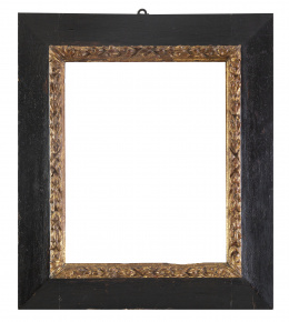 1078.  Marco rectangular en madera tallada, policromada y dorada.Trabajo español, S. XVII.