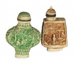 1358.  Lote de dos "snuff-bottle" en marfil tallado y policromado.China, ff. del  S. XIX -  pp. del S. XX. 