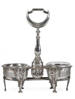 592.  Mostacero imperio de plata en su color, ley 950.París, 1809-1819.