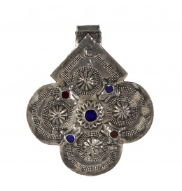 581.  Fulet Jamsa de forma cuadrilobulado de plata cincelada y cabujones. Marcada.Marruecos, h. 1920.