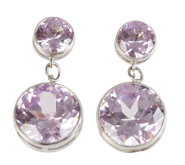 268.  Pendientes largos con dos rosas de Francia talla circular en disminución hacia arriba