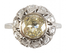 277.  Sortija Belle Epoque un con brillante de 1,63 ct yellow, sobre marco elevado calado y decorado por diamantes
