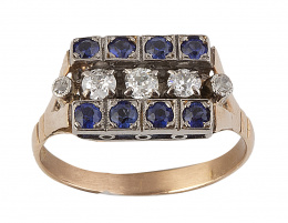 333.  Sortija años 30 de brillantes de talla antigua y zafiros sintéticos en tres bandas alternas