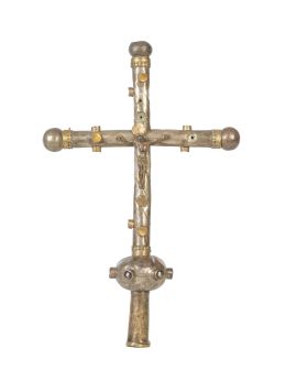 554.  Cruz procesional de "gajos" de bronce plateado y esmalte con las cabezas de los apóstoles.Castilla, h. 1480.